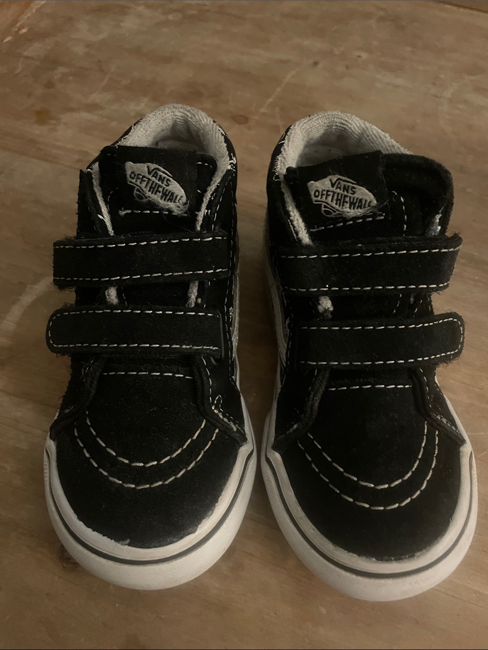 Vans Kids Black & White Velcro Skate Sneakers Dino skeleton